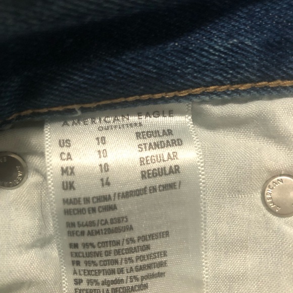 Womens American Eagle size 10 mom cuffed blue jeans. - Picture 3 of 5